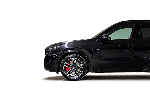 BMW iX1 9 of 30