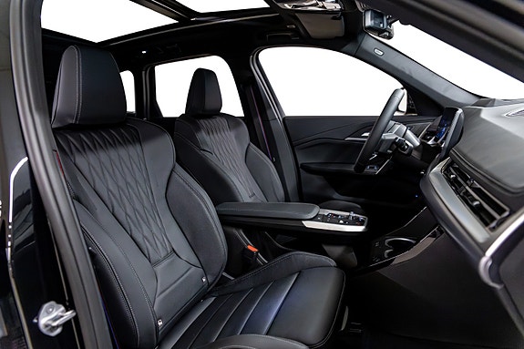 BMW iX1 23 of 30