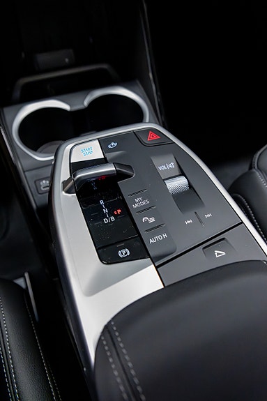 BMW iX1 25 of 30
