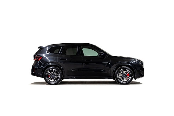 BMW iX1 11 of 30
