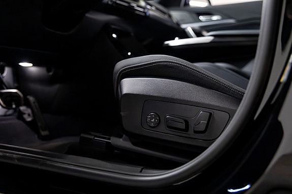 BMW iX1 17 of 30
