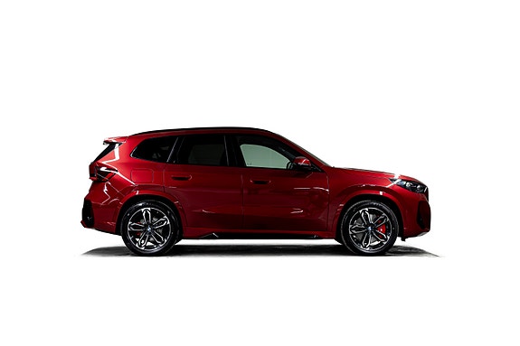BMW iX1 10 of 30