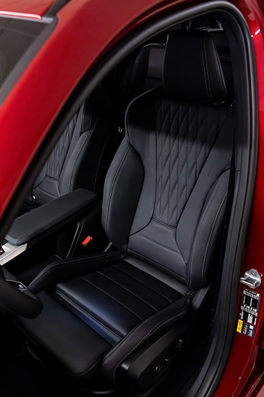 BMW iX1 17 of 30