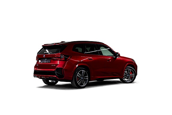 BMW iX1 2 of 30