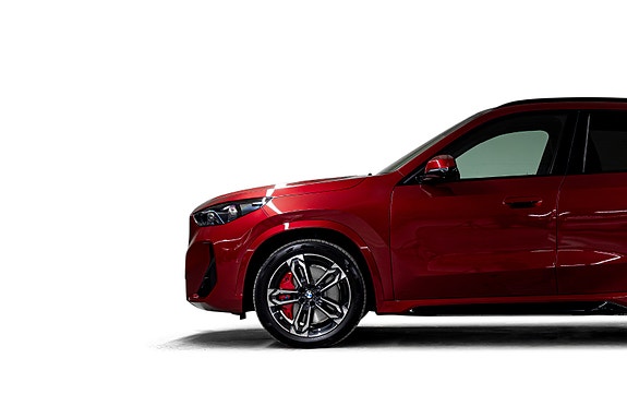 BMW iX1 8 of 30