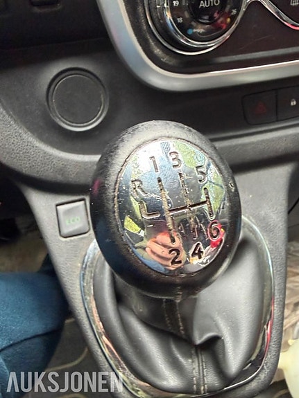 Nissan NV300 18 of 27
