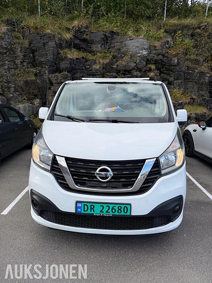 Nissan NV300 2 of 27