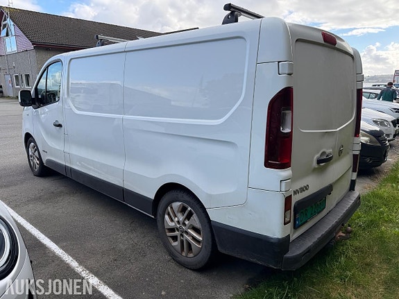 Nissan NV300 8 of 27