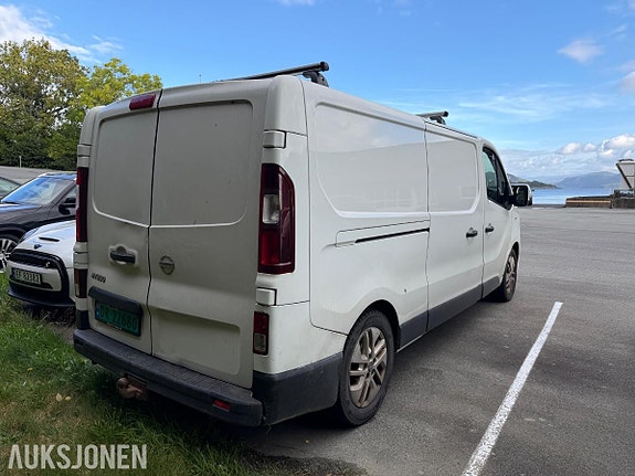 Nissan NV300 4 of 27