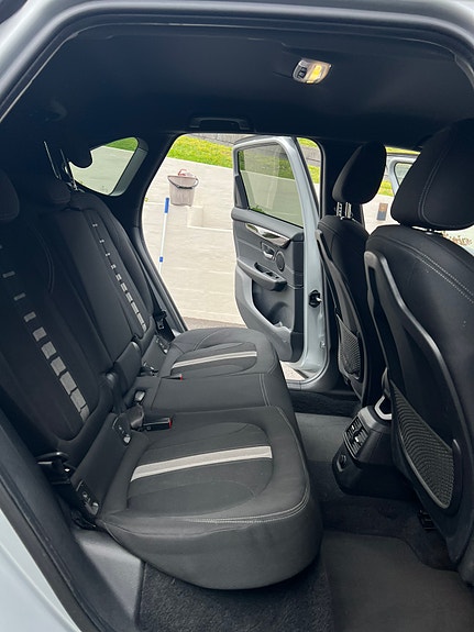 BMW 225xe 17 of 20