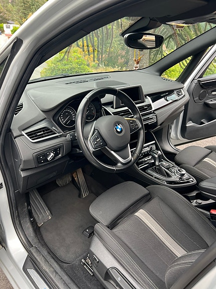 BMW 225xe 11 of 20