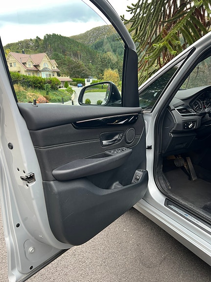 BMW 225xe 10 of 20