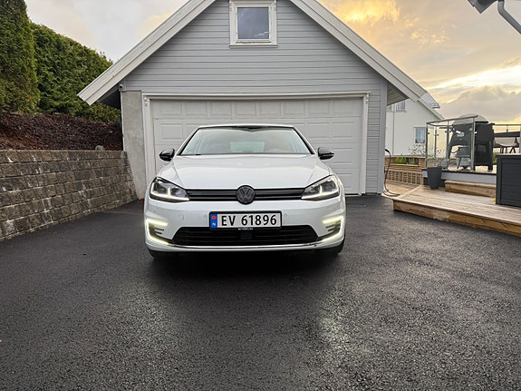 Volkswagen e-Golf VII 2 of 25
