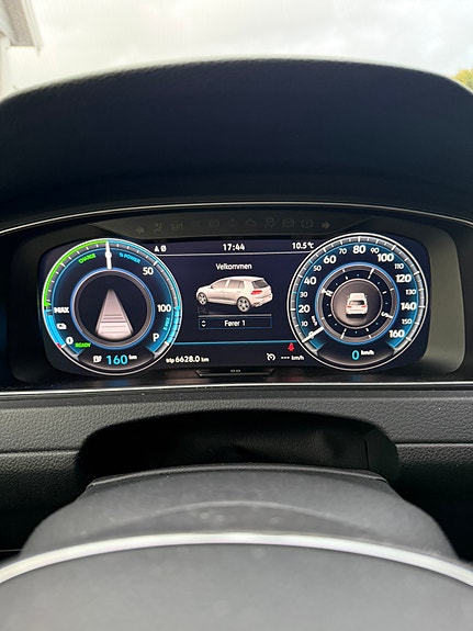 Volkswagen e-Golf VII 23 of 25