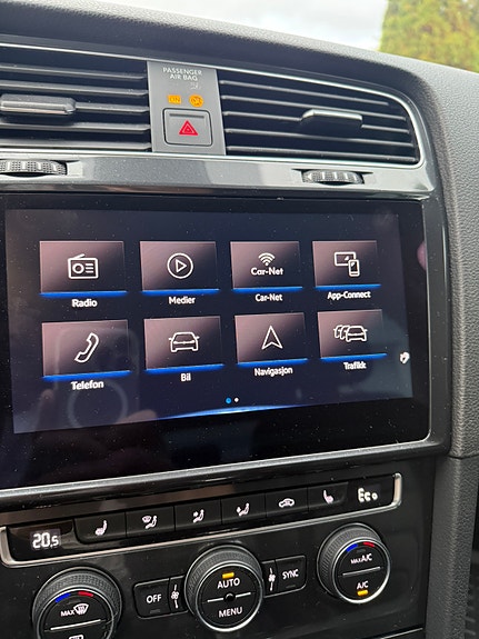 Volkswagen e-Golf VII 25 of 25