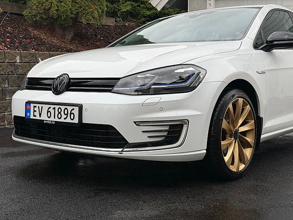 Volkswagen e-Golf VII 4 of 25