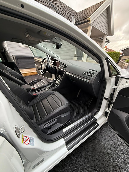 Volkswagen e-Golf VII 20 of 25