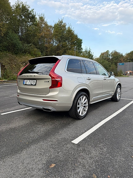 Volvo XC90 3 of 25