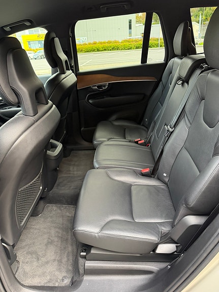 Volvo XC90 12 of 25