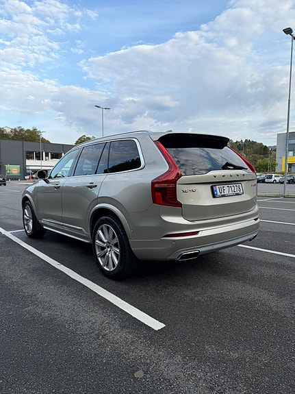 Volvo XC90 5 of 25