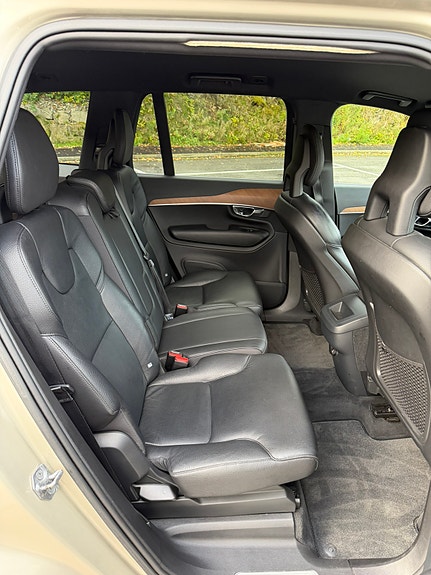 Volvo XC90 16 of 25
