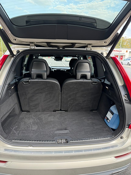 Volvo XC90 14 of 25