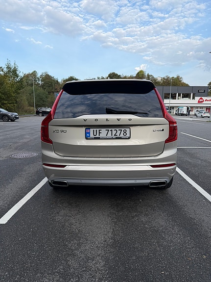 Volvo XC90 4 of 25
