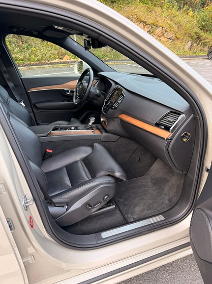 Volvo XC90 19 of 25
