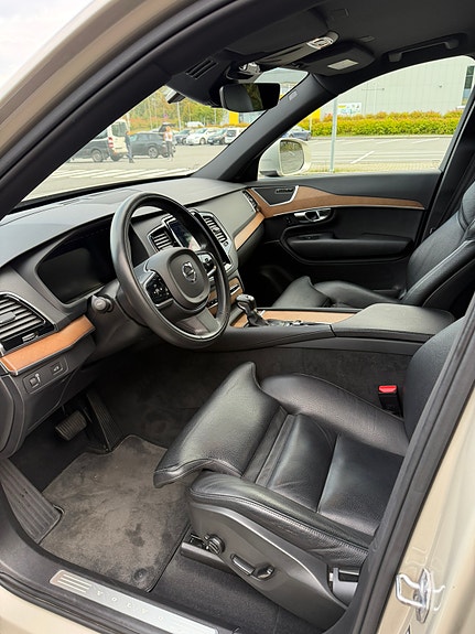 Volvo XC90 9 of 25