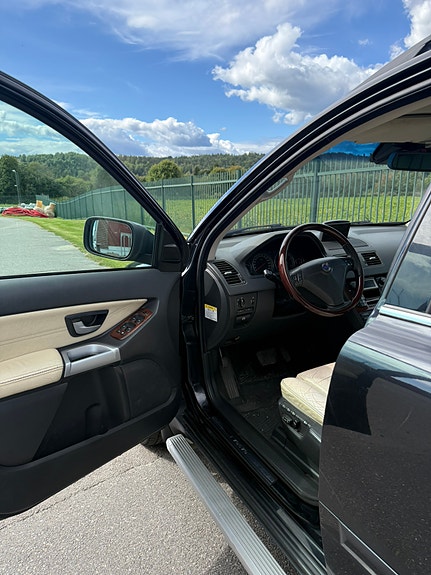 Volvo XC90 6 of 9