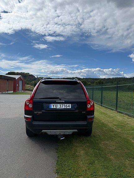 Volvo XC90 3 of 9