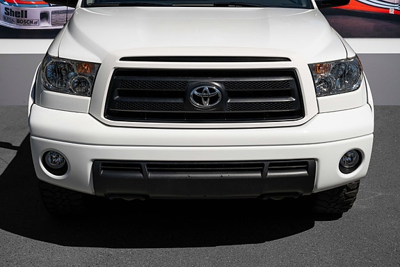 Toyota Tundra 2 of 30