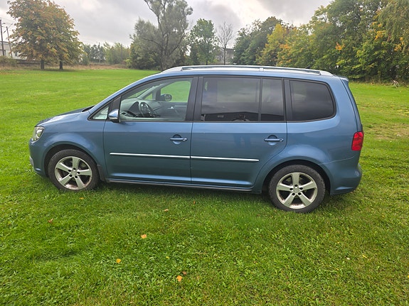 Volkswagen Touran 2 of 18