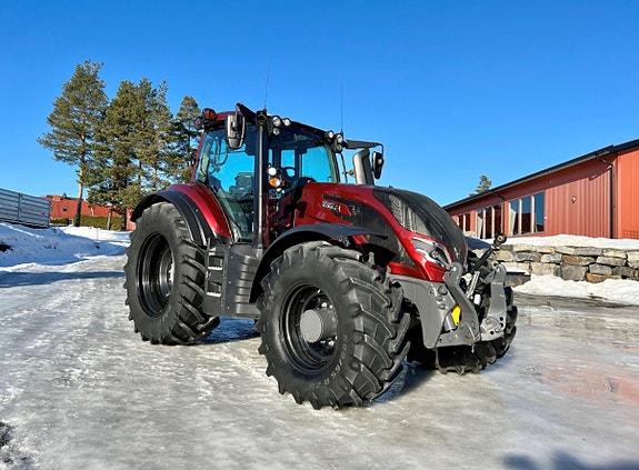 Valtra T215 Direct Unlimited 2 of 8