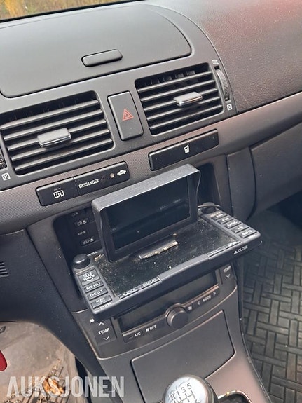Toyota Avensis 3 of 4