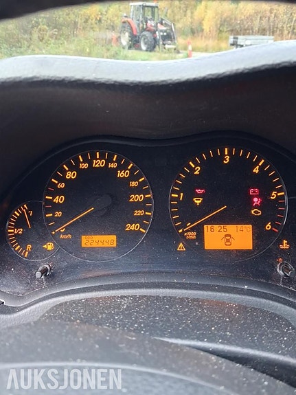 Toyota Avensis 2 of 4