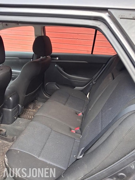 Toyota Avensis 4 of 4