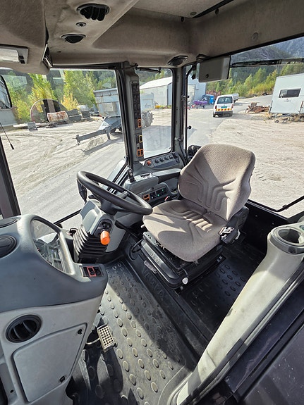 Valtra A93 9 of 13