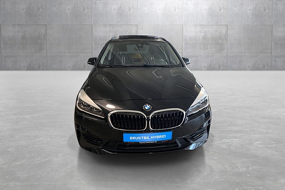 BMW 225xe 6 of 17