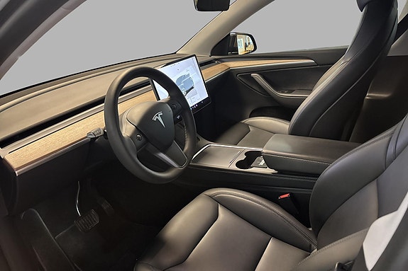 Tesla Model Y 8 of 23