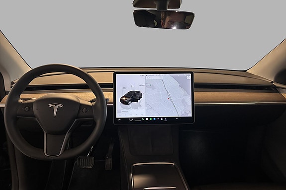 Tesla Model Y 9 of 23
