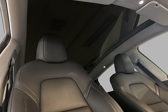 Tesla Model Y 14 of 23