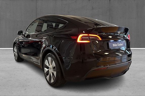 Tesla Model Y 6 of 23