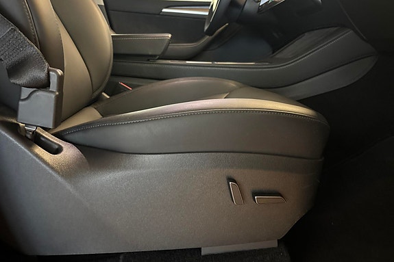 Tesla Model Y 18 of 23
