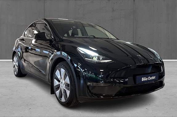 Tesla Model Y 3 of 23