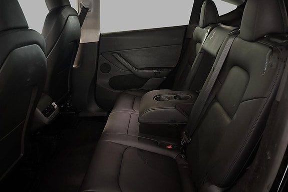Tesla Model Y 15 of 23