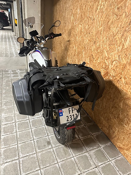 BMW R 1250 R 3 of 5
