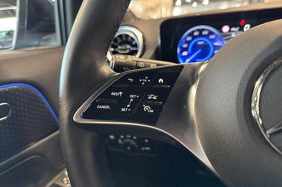 Mercedes-Benz EQA300 18 of 22