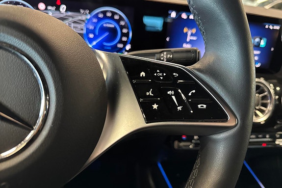 Mercedes-Benz EQA300 17 of 22
