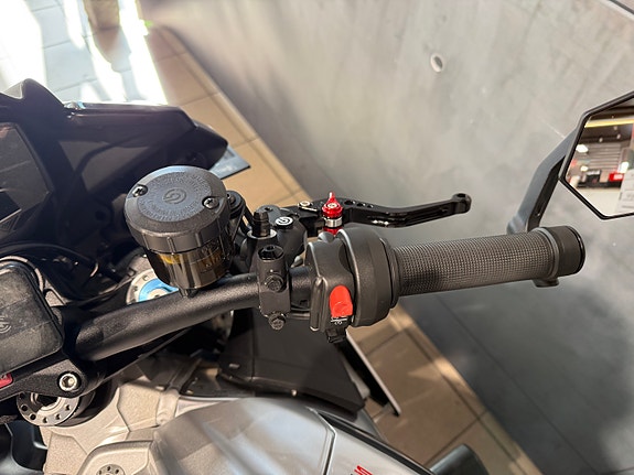 Aprilia Tuono V4 1100 Factory 11 of 18